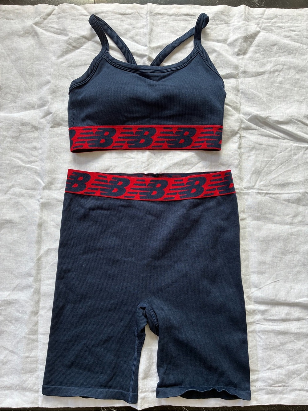 New Balance Women's Navy Sports Bra and Biker shorts 2 piece Set Size M NWT/0254